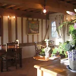 Manoir Du Petit Saint-pierre 4* הונפלר