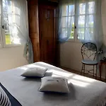 לינה וארוחת בוקר Manoir Du Petit Saint-pierre