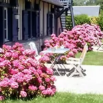 Manoir Du Petit Saint-pierre 4* הונפלר