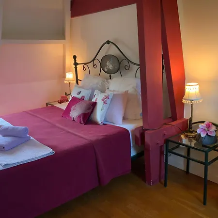 Manoir Du Petit Saint-pierre Bed and breakfast Honfleur