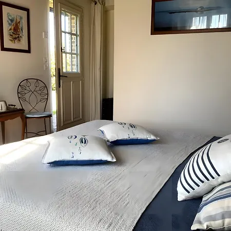 Manoir Du Petit Saint-pierre Bed and breakfast Honfleur